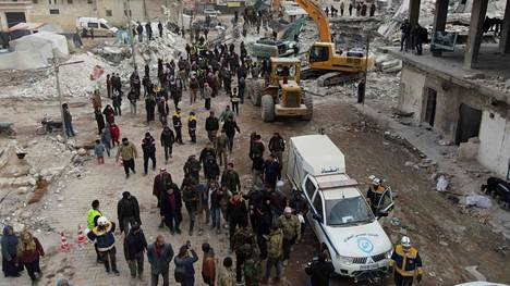 Pelastustyöt jatkuivat perjantaina Jindayriksen kaupungissa Syyriassa.