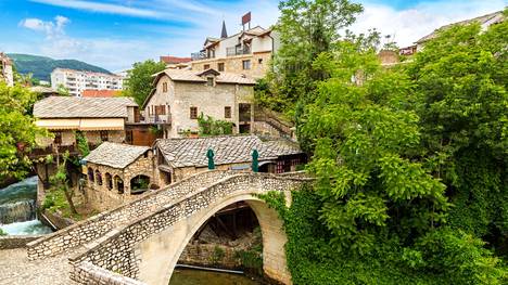 Bosnia-Hertsegovinan Mostar tunnetaan Stari Most -sillastaan.