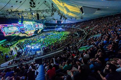 Kaliforniassa järjestettävän BlizzCon 2014 -tapahtuman StarCraft II -finaali keräsi ison yleisön.