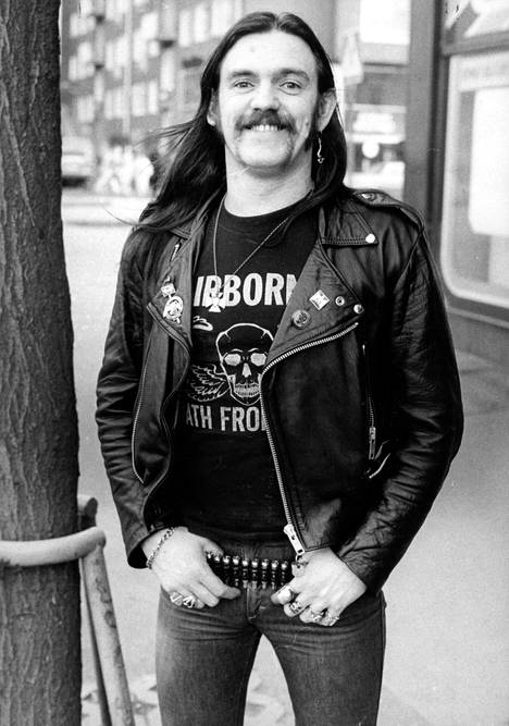Lemmy pukeutui usein ammusvyöhön, joten luoti on looginen paikka hänen tuhkilleen.