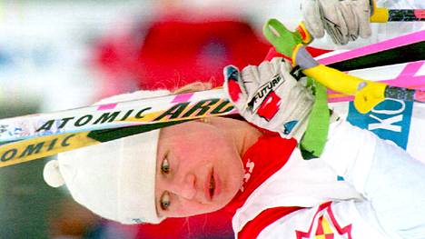 Remi Lindholmin äiti Johanna Lindholm (os. Ahlstrand) edusti Suomea Thunder Bayn MM-kisoissa 1995. 