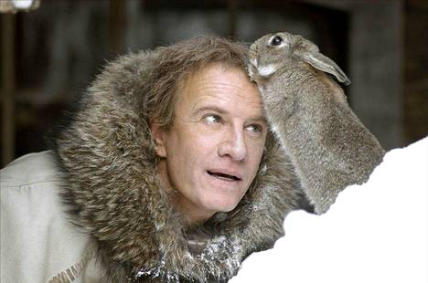 Christopher Lambert esitti suomalaista Vatasta ranskalaiselokuvassa Le Lièvre de Vatanen (2006). Elokuva perustuu Arto Paasilinnan romaaniin Jäniksen vuosi.