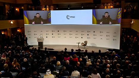 Volodymyr Zelenskyi puhui videoyhteyden välityksellä Münchenin turvallisuuskonferenssissa Saksassa.