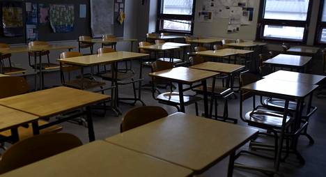 Viikin normaalikoulussa Helsingissä neljä alakoulun luokkaa opettajineen määrättiin 2. maaliskuuta kahdeksi viikoksi kotikaranteeniin.