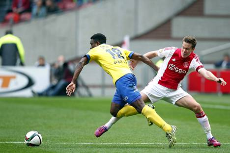 Ajax kaatoi Cambuurin sunnuntain ottelussa 3–0.