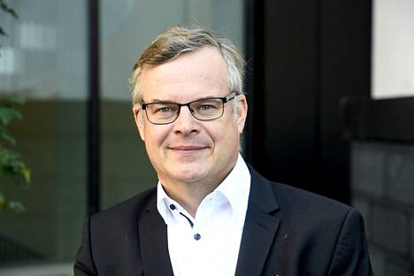 Husin diagnostiikkajohtaja Lasse Lehtonen pitäisi hyvänä, että uusien koronarokotusten kriteereitä höllennettäisiin sairastapauksen vähentämiseksi. 