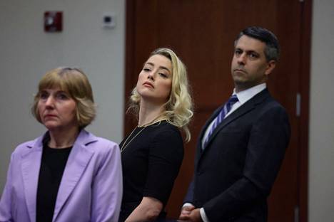 Amber Heardin asianajaja Elaine Bredehoft kertoi oikeudenkäynnin jälkeen, ettei Heard kykenisi maksamaan korvauksia Johnny Deppille, ja että Heard tulisi varmasti valittamaan tuomiosta.