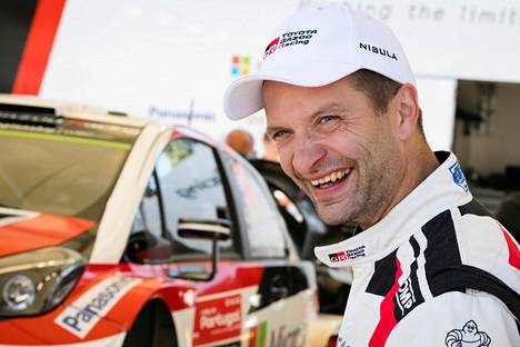 Kokenut Juho Hänninen kuljettaa WRC-Yarista Lapissa ajettavassa Tunturirallissa.