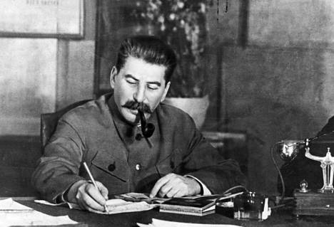 Diktaattori Josif Stalin vainosi julmasti ihmisiä, joita hän piti vihollisinaan.