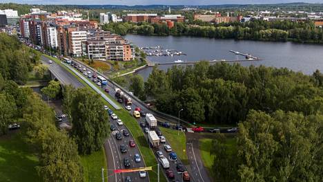 Uusi direktiivi koskee pääasiassa sähköisten tietullien teknistä yhteentoimivuutta. Kuvassa poikkeuksellista ruuhkaa Tampereella.