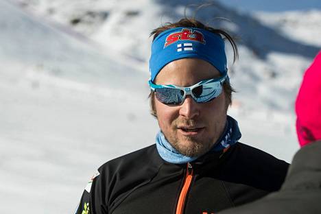 Naisten päävalmentajan Ville Oksasen mukaan Roponen on yhä olympiakaavailluissa mukana.