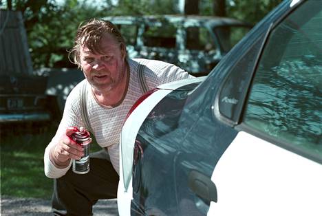Vesa-Matti Loiri teki ikonisen roolin Jokke-pappana elokuvassa Pahat pojat.
