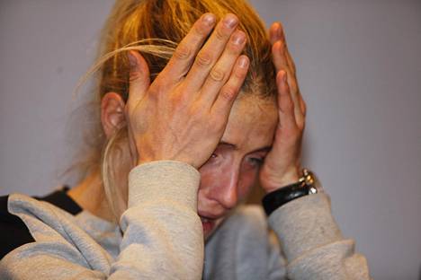 Therese Johaug murtui kyyneliin Norjan hiihtoliiton tiedotustilaisuudessa 13. lokakuuta.