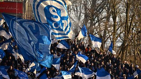 Schalken kannattajat Berliinissä sunnuntaina.
