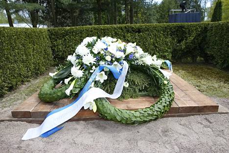 Presidentti Mauno Koiviston hauta Hietaniemen hautausmaalla.