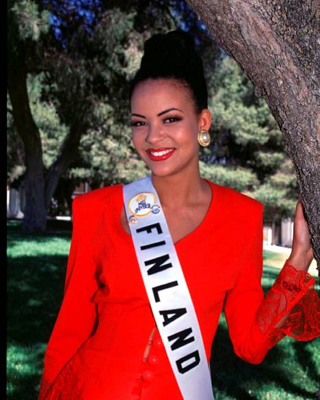 Lola Odusoga sijoittui vuoden 1996 Miss Universum -kilpailussa kolmanneksi.