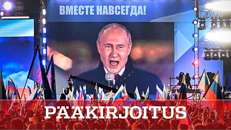 Vladimir Putin huudatti kannattajiaan Punaisella torilla Moskovassa perjantaina. 