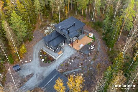 Jukka Pojan myynnissä oleva koti on metsän ympäröimä.