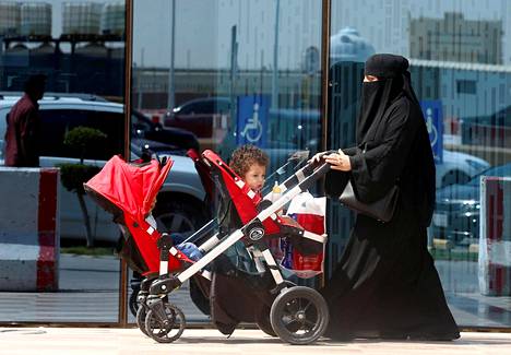 Nämä asiat ovat yhä kiellettyjä naisilta Saudi-Arabiassa - Ulkomaat -  Ilta-Sanomat