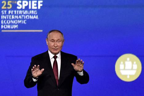 Vladimir Putin puhui Pietarin talousfoorumissa, että Venäjä tulee olemaan aktiivinen muuallakin kuin Ukrainassa.