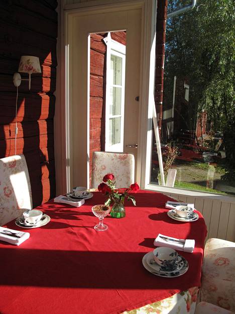 Juvalla sijaitseva Tea House of Wehmais on yksi harvoista englantilaisista teehuoneista Suomessa.