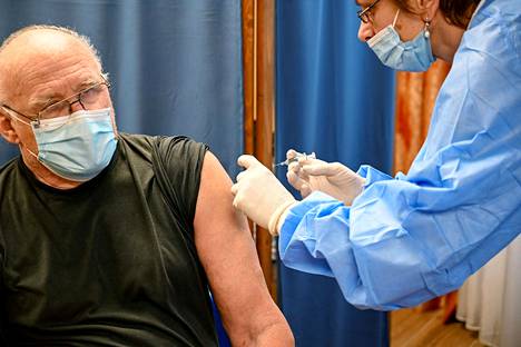 Unkari on ensimmäinen EU-maa, joka otti kansallisella luvalla käyttöön kiinalaisen Sinopharm-rokotteen. Unkarilainen urheilumanageri Laszlo Cservak rokotettiin Sinopharmilla Budapestissa 25. helmikuuta.