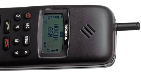 Nokia 1011 oli Nokian ensimmäinen gsm-puhelin.