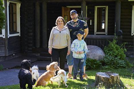Terhi-Marie ja Petteri etsivät perheelleen uutta kotia samalla, kun Marko Paananen toteuttaa ison remontin heidän talossaan.