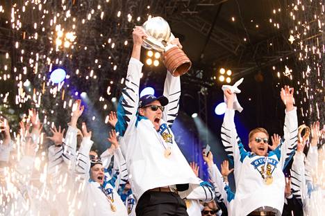 Suomen miesten jääkiekkomaajoukkue juhli MM-kultaa 2019.