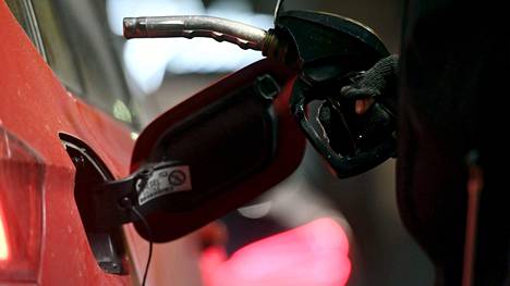 Sekä bensiinin että dieselin litrahinnat ovat rikkoneet 2,50 euron rajan.