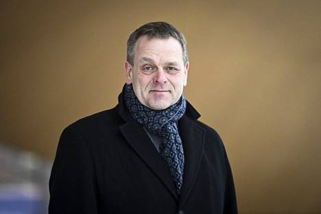 Jan Vapaavuoren johtama Olympiakomitean puheenjohtajisto siunasi Mika Lehtimäen jatkosopimuksen.