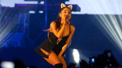 Ariana Grande kuvattuna esiintymässä Indonesian Jakartassa elokuussa 2015.