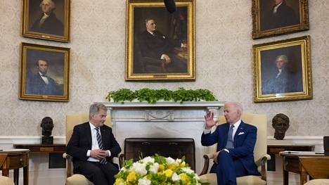 Yhdysvaltojen presidentti Joe Biden kiitteli avaussanoissaan Suomea kriittisen tärkeäksi kumppaniksi. Tasavallan presidentti Sauli Niinistö kiitteli Bideniä johtajuudesta.