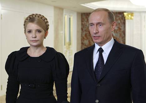 Venäjän pääministerinä toiminut Putin ja Ukrainan pääministeri Julia Tymoshenko neuvottelujen jälkeen Moskovassa 18. tammikuuta 2009. 