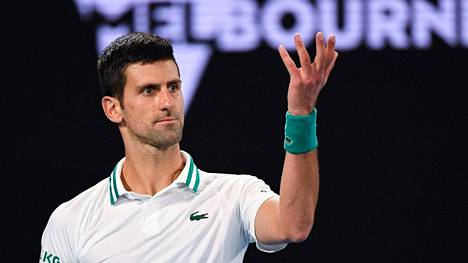 Novak Djokovicin kohtalo selviää maanantaina. 