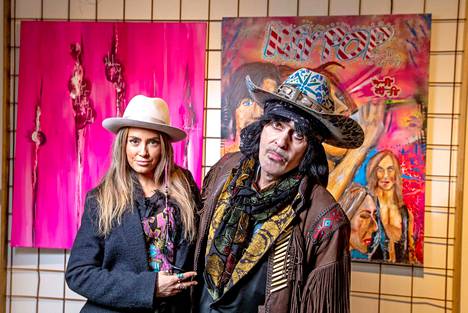 Sofia Zida ja Andy McCoy pitävät yhteisnäyttelyn Art Exhibition in Granissa Kauniaisissa.