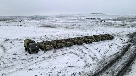 Venäjän BMP-3 -taisteluajoneuvot harjoituksissa Kadamovskyssä, lähellä Ukrainan rajaa. Ajoneuvot kuvattiin 27. tammikuuta.