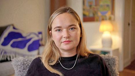 Juontaja ja somevaikuttaja Hanna Persson pohtii, mitä tehdä vaikeille PMS-oireille.