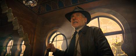 The Dial of Destiny -seikkailussa Indiana Jones nähdään myös 70-vuotiaana – kymmenen vuotta nuorempana kuin Harrison Ford oikeasti on.