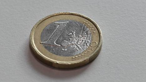 Euroa hyödyllisenä pitävien osuus on laskenut viime syksystä yhdeksän prosenttiyksikköä.