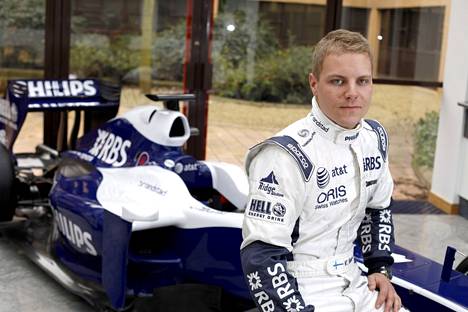 Valtteri Bottas aloitti F1-uransa Williamsilla. Hän ajoi tallissa vuodet 2013–2016. Kuva vuodelta 2010, jolloin Bottas työskenteli Williamsin testikuljettajana.