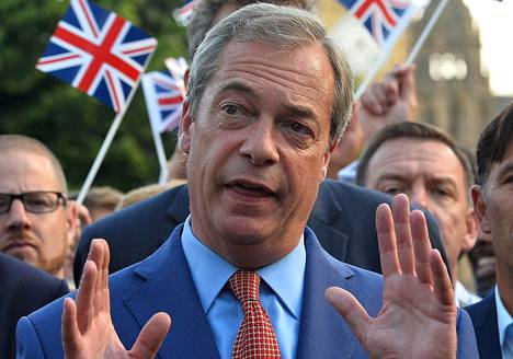 Nigel Farage myönsi valheellisen kampanjaväitteet lähes heti Brexit-puolen voiton varmistuttua.