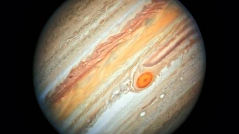 Jupiter loistaa nyt kirkkaana yötaivaalla.