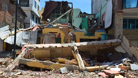 Maanjäristyksen tuhoama rakennus Machalan kaupungissa Ecuadorissa.