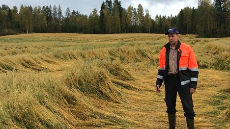 Maanviljelijä Juho Mehto sanoo, että tilanne on monilla maanviljelijöillä aidosti tukala.