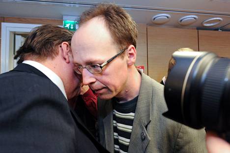 Timo Soini otti maahanmuuttokriittiset puolueensa suojiin, keväällä 2011 eduskuntaan nousi jytkyn myötä Jussi Halla-ahon lisäksi viisi muuta niin sanotun nuivan manifestin allekirjoittajaa.
