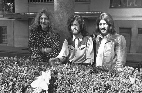 Led Zeppelinin Robert Plant (vas.), Jimmy Page ja John Bonham kuvattiin syyskuussa 1970, kun he voittivat parhaan brittibändin Melody Maker -palkinnon. Beatles jäi kakkoseksi.