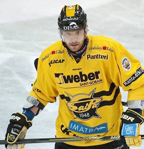 Petteri Nokelainen pelasi kaudella 2015–2016 SaiPassa. Tuon kauden jälkeen hän joutui lopettamaan.