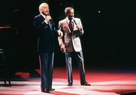 Frank Sinatra ja Sammy Davis Junior konsertoivat Helsingin jäähallissa 16. huhtikuuta 1989.