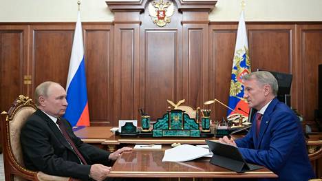 Venäjän presidentti Vladimir Putin (vas.) ja Sberbankin pääjohtaja German Gref tapasivat Kremlissä viime kuussa. Kumpikin on kansainvälisellä pakotelistalla.